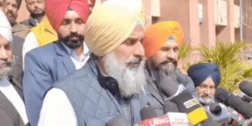 मोहाली में पेशी के बाद मजीठिया का सरकार पर निशाना: बोले– पंजाब में लगे परमानेंट डीजीपी, रोज हो रहे मर्डर, वाटर कमिशन टीम पहुंची पंजाब