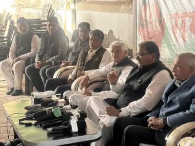 हिसार में अभय चौटाला ने भाजपा को घेरा: बुजुर्गों की पेंशन कटौती का विरोध, 20 फरवरी को पंचकूला कूच ऐलान