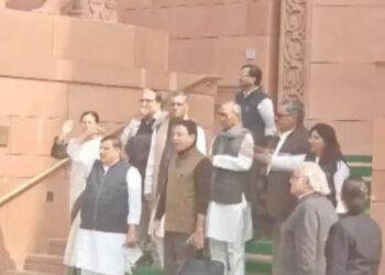 लोकसभा में मोदी के खिलाफ नारे लगे: सदन दूसरी बार 2 बजे तक स्थगित