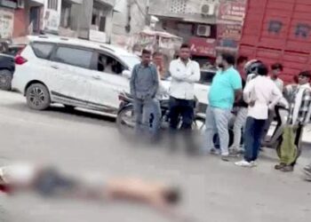 हरियाणा में बेकाबू कैंटर ने 7 लोगों को रौंदा: जीजा-साले समेत 3 की मौत, सड़क पर बिखरीं लाशें, फ्लाईओवर के 2 पिलर के बीच फंसकर रुका