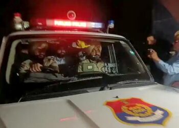 पूर्व AAP मंत्री को लेकर पुलिस अमृतसर रवाना:शाह बोले- CBI जांच कराऊंगा, केजरीवाल बोले- हरियाणा IPS सुसाइड में BJP सरकार ने दोषियों को सपोर्ट किया