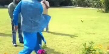 गुल्ली-डंडा खेलते नजर आए नवजोत सिंह सिद्धू: सोशल मीडिया पर डाला वीडियो, लिखा- बचपन के दिन भूल मत जाना, लोगों ने किए कमेंट