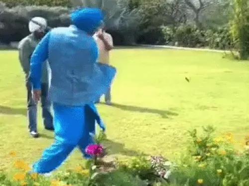 गुल्ली-डंडा खेलते नजर आए नवजोत सिंह सिद्धू: सोशल मीडिया पर डाला वीडियो, लिखा- बचपन के दिन भूल मत जाना, लोगों ने किए कमेंट