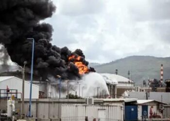 अमेरिका ने ईरान में हथियार डिपो पर एयरस्ट्राइक की: इस्फहान पर 2000 पाउंड के बंकर-बस्टर बमों से अटैक, ट्रम्प ने हमले का वीडियो पोस्ट किया