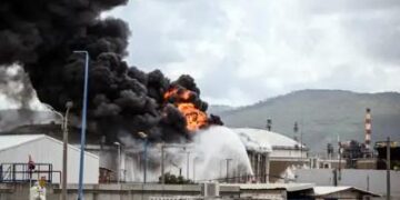 अमेरिका ने ईरान में हथियार डिपो पर एयरस्ट्राइक की: इस्फहान पर 2000 पाउंड के बंकर-बस्टर बमों से अटैक, ट्रम्प ने हमले का वीडियो पोस्ट किया