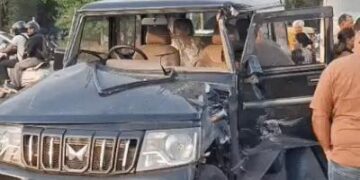 चंडीगढ़ में हिमाचल रोडवेज और स्कॉर्पियो में टक्कर: रेड लाइट जंप की, ड्राइवर हुआ घायल, लगा लंबा जाम, 3 महीने पहले खरीदी थी गाड़ी