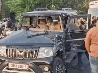 चंडीगढ़ में हिमाचल रोडवेज और स्कॉर्पियो में टक्कर: रेड लाइट जंप की, ड्राइवर हुआ घायल, लगा लंबा जाम, 3 महीने पहले खरीदी थी गाड़ी