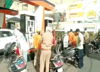 पंजाब में पेट्रोल-डीजल सप्लाई में संकट, पंप ड्राई हो रहे: पंप डीलर्स का मुख्य सचिव को पत्र, बोले-₹10 महंगा प्रीमियम पेट्रोल लेने के लिए कह रहे