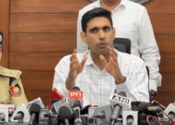 चंडीगढ़ में आतंकी साजिश से निपटने के लिए सख्ती: सेना-पुलिस की वर्दी बिना ID नहीं मिलेगी, DC ने झंडे और लोगो पर भी लगाई पाबंदी