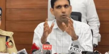चंडीगढ़ में आतंकी साजिश से निपटने के लिए सख्ती: सेना-पुलिस की वर्दी बिना ID नहीं मिलेगी, DC ने झंडे और लोगो पर भी लगाई पाबंदी