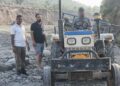 पंचकूला पुलिस ने खनन से भरी ट्रैक्टर-ट्राली पकड़ी: ग्रामीणों से मांगी मोटरसाइकिल, सब- इंस्पेक्टर ने भेष बदलकर की रेड