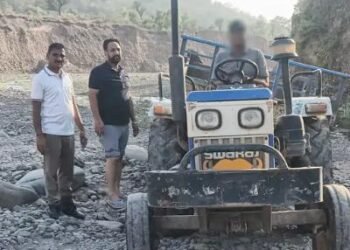 पंचकूला पुलिस ने खनन से भरी ट्रैक्टर-ट्राली पकड़ी: ग्रामीणों से मांगी मोटरसाइकिल, सब- इंस्पेक्टर ने भेष बदलकर की रेड