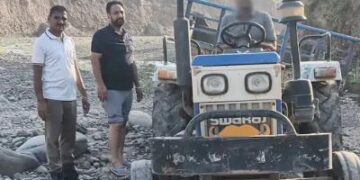 पंचकूला पुलिस ने खनन से भरी ट्रैक्टर-ट्राली पकड़ी: ग्रामीणों से मांगी मोटरसाइकिल, सब- इंस्पेक्टर ने भेष बदलकर की रेड