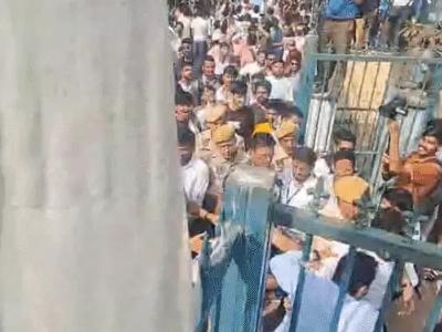 कॉकरोच जनता पार्टी के फाउंडर को युवकों ने थप्पड़ मारे: जयपुर में शिक्षा मंत्री प्रधान के इस्तीफे को लेकर प्रदर्शन था, समर्थकों ने हमलावरों को पीटा