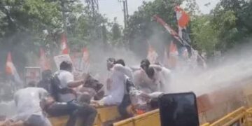 हरियाणा CM आवास पर कांग्रेस का प्रदर्शन, लाठियां बरसीं, VIDEO: दीपेंद्र हुड्डा पर वाटर कैनन से बौछार, NEET पेपर लीक का विरोध कर रहे