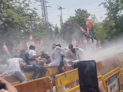हरियाणा CM आवास पर कांग्रेस का प्रदर्शन, लाठियां बरसीं, VIDEO: दीपेंद्र हुड्डा पर वाटर कैनन से बौछार, NEET पेपर लीक का विरोध कर रहे