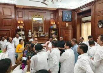ममता की TMC टूटी, 58 विधायकों ने अलग गुट बनाया:ऋतब्रत बनर्जी को विधायक दल का नेता चुना, सोमवार को पार्टी से निकाले गए थे