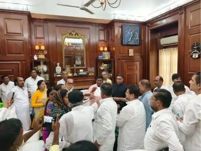 ममता की TMC टूटी, 58 विधायकों ने अलग गुट बनाया:ऋतब्रत बनर्जी को विधायक दल का नेता चुना, सोमवार को पार्टी से निकाले गए थे
