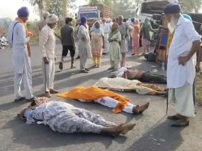 पंजाब में हाईवे पर पिकअप-ट्राले की टक्कर, 8 की मौत: 15 की हालत नाजुक, एक गाड़ी के लोग उछलकर दूसरी में गिरे, सड़क पर बिखरी लाशें