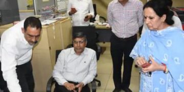हरियाणा शिक्षा निदेशालय में शिक्षा मंत्री का औचक निरीक्षण: फाइलें लटकी मिलने से ढांडा सख्त, बोले- एक सप्ताह में लंबित काम निपटाएं