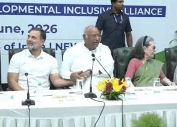 दिल्ली में INDIA ब्लॉक की बैठक, राहुल, ममता-अखिलेश मौजूद: शरद पवार बोले- एकजुट रहना जरूरी, यूथ कांग्रेस ने राहुल के खिलाफ लगे पोस्टर हटाए
