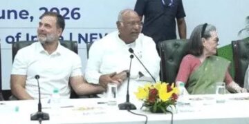 दिल्ली में INDIA ब्लॉक की बैठक, राहुल, ममता-अखिलेश मौजूद: शरद पवार बोले- एकजुट रहना जरूरी, यूथ कांग्रेस ने राहुल के खिलाफ लगे पोस्टर हटाए