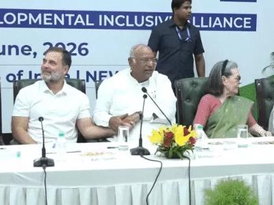 दिल्ली में INDIA ब्लॉक की बैठक, राहुल, ममता-अखिलेश मौजूद: शरद पवार बोले- एकजुट रहना जरूरी, यूथ कांग्रेस ने राहुल के खिलाफ लगे पोस्टर हटाए
